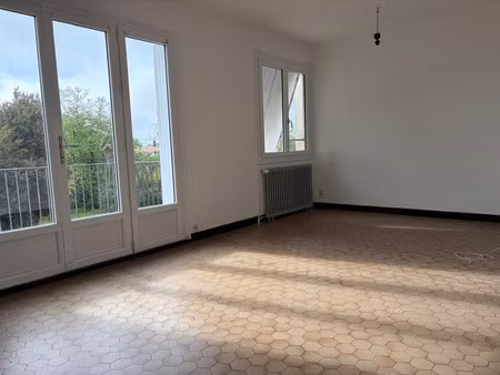 fontenay le comte (85200) - centre ville - appartement duplex renove 3 chambres avec balco