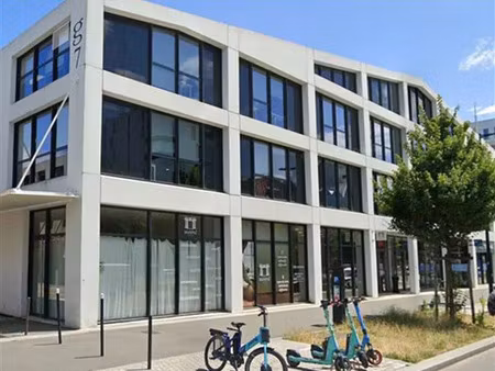 location commerce bordeaux 223 m²