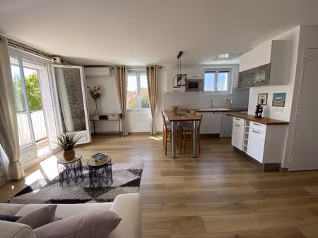 superbe t2 rénové au coeur de sanary