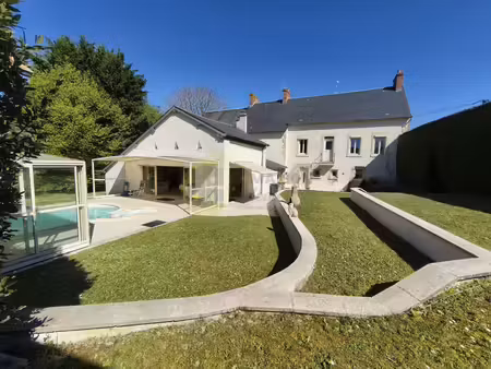 maison 10 pièces de 305 m² avec garages et dépendances sur terrain de 3548m²