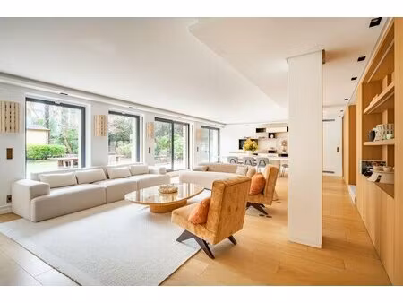 neuilly-sur-seine - a beautifully appointed 4-bed apartment with id 2885715902