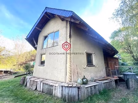 maison écologique avec terrain et source