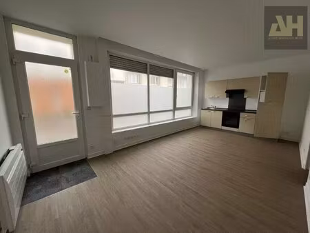 proximite des facs - t2 avec cour privative