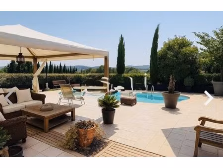 villa pleine de charme  de plain pied  au calme  plein sud.