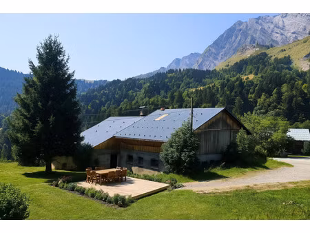 chalet authentique avec grange