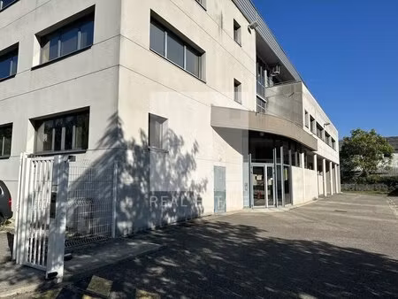 location local professionnel 197m² fontaine 38600