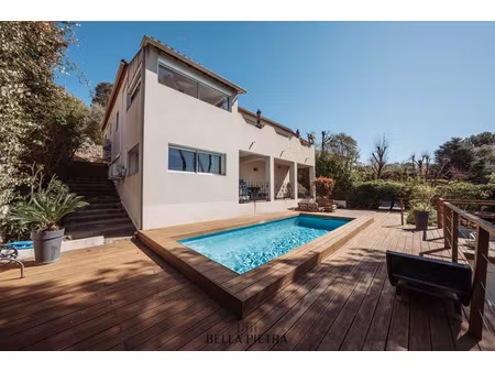 maison 5 pièces de 159m2