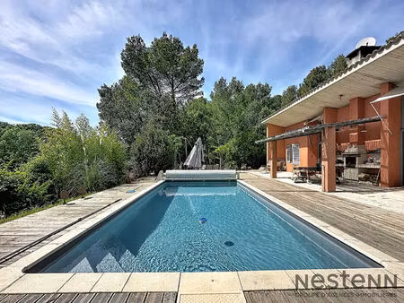 villa d'architecte à vendre à trets - un écrin de nature et de confort