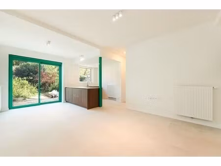 gerenoveerd gelijkvloers appartement met zonnige tuin