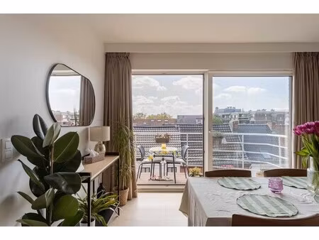 stijlvol gerenoveerd appartement met 2 terrassen en uniek uitzicht.