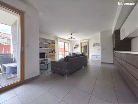 t4 au calme prox part dieu