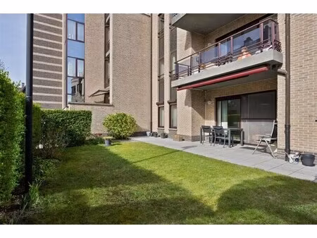 uitzonderlijk ruim  gelijkvloers 2-slaapkamer appartement met terras en tuintje  zonnepane