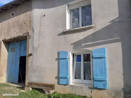 maison avec grandes dépendances