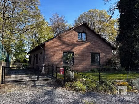 te renoveren woning met 4 slaapkamers op schellekensberg