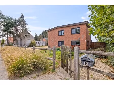 hoeve + stallen op 11.268m²