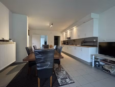 gelijkvloers appartement met 4 slaapkamers en gemeenschappelijke tuin