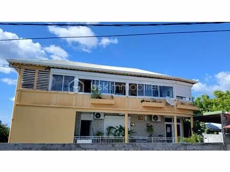 immeuble mixte de 192 m² à basse-terre