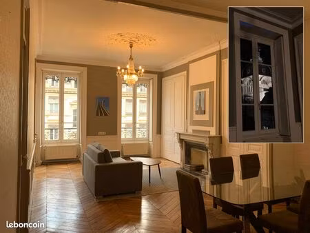 lumineux appartement haussmannien de 80m2 avec vue sur l'hôtel dieu