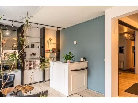 handelsgelijkvloers ca.100 m² te koop in centrum burcht.