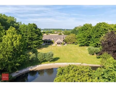 ruim landhuis in prachtig domein van ca. 2ha