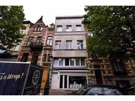 opbrengstwoning met een commercieel gelijkvloers