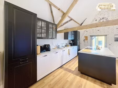 prachtig gerenoveerd centraal gelegen pand te malle