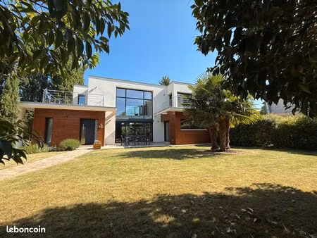 exclusivité – maison contemporaine baignée de lumière à 6 min à pied du rer b