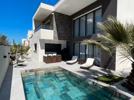 villa d’architecte avec piscine cascade 130 m2