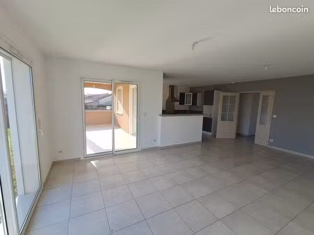 villa maison avec 3 chambres et terrain