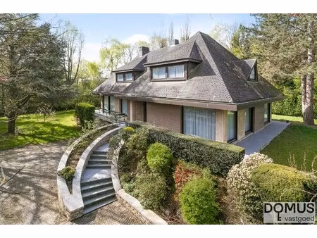 statige villa met tijdloze architectuur op topligging