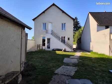 propriété 3 pièces 111 m²