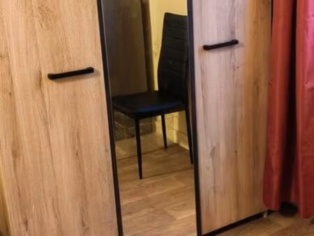 une chambre sera louée pour une gentille dame à côté de la gare rer e et métro 11. aussi w