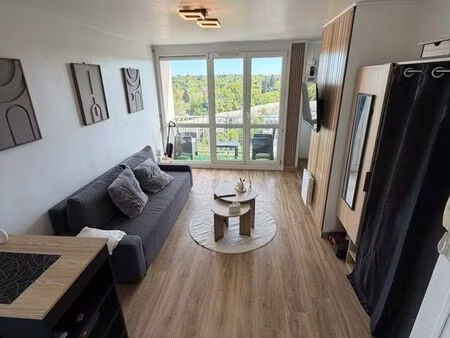 superbe studio 23 m² – entièrement rénové – meublé – ascenseur – parking