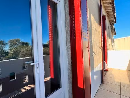 t2 rénové lumineux 35 m² – balcon plein sud – clim – quartier calme beaucaire