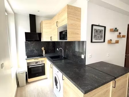 f2 de 40m2 en plein centre ville  moderne et très lumineux