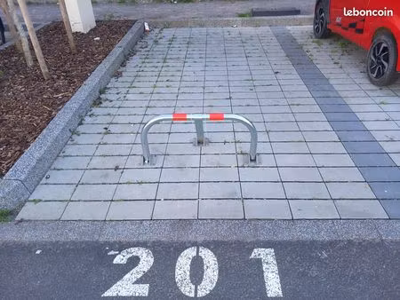 loue parking privé de 13m2
