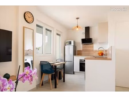 appartement meublé de standing-28 m²-balcon-climatisé-secteur camille vernet/faventines/pr