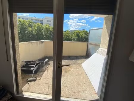 76 m2 proximité quai gillet