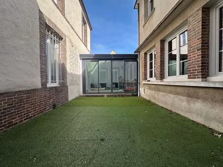 dreux centre / maison de ville / 3 chambres / cour