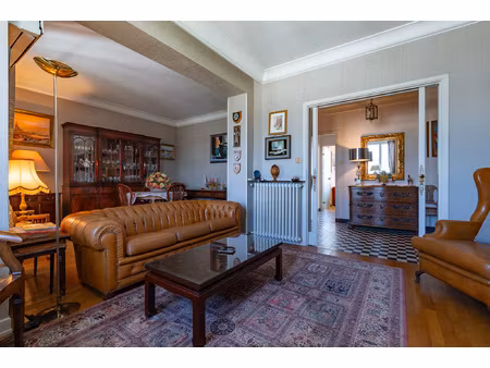 appartement 7 pièces de 124.89 m2 avec balcons  parking  8