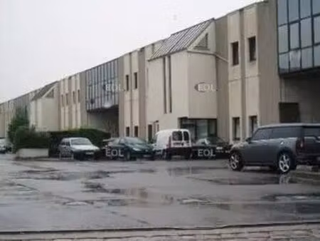 location local d'activités 414 m²