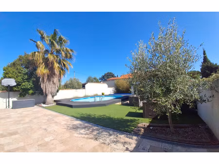 villa de plain pied t4 sur terrain avec piscine