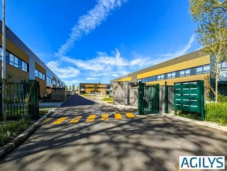 location local d’activités trappes 78190 427m² à 2221m²