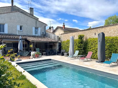 élégante maison d'hôtes dans une ville dynamique