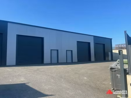 location local d'activités 180 m²