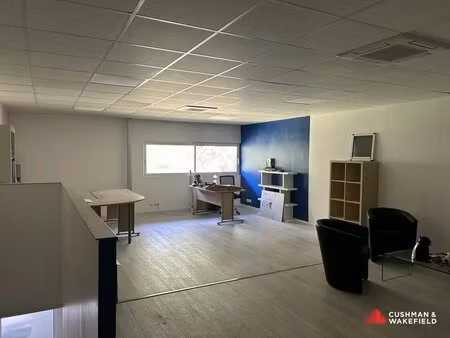 location local d’activités saint jean d illac 33127 215m²