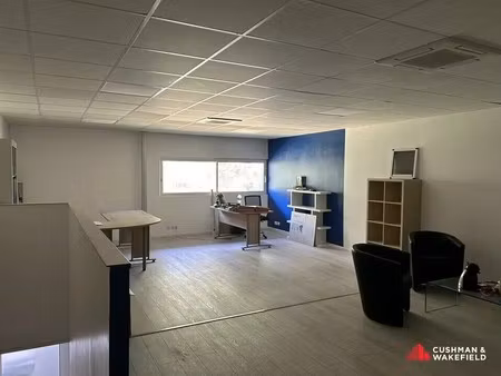 location local d'activités 215 m²