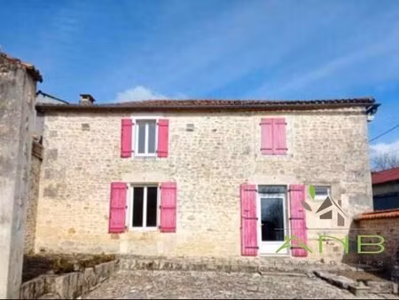 maison en pierre à la campagne