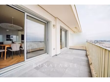 face mer/ dernier etage/ 3 chambres/ terrasse/ parkings