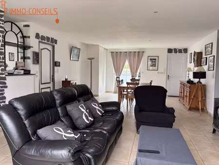 maison de plain-pied lumineuse et fonctionnelle dans un hame